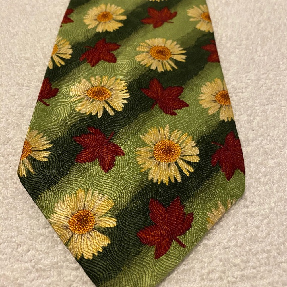 Brand New Super Trendy Tie By DANIEL HECHTER